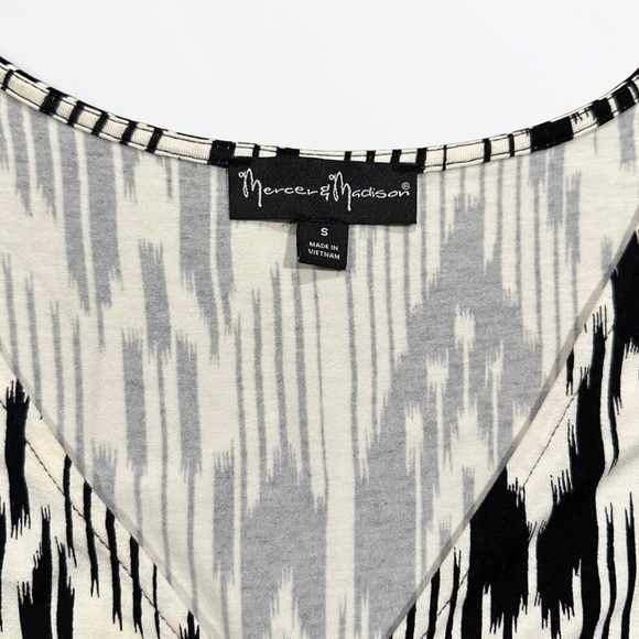 Mercer & Madison Black White Ikat Wrap Style Dress Size Small Stretchy Midi EUC - Picture 3 of 7